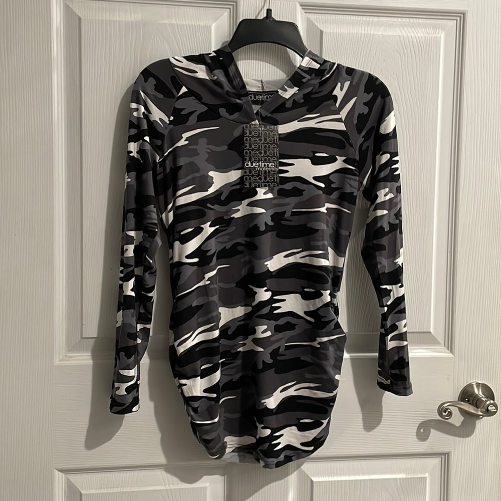 NWT Maternity Sz M long sleeve hoodie - Picture 1 of 2